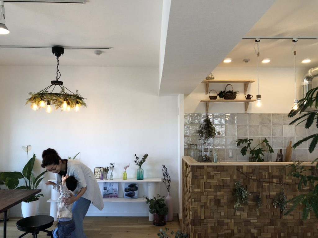 新所沢の埼玉住建 デザインにこだわったリフォーム.リノベーション 空間演出 マンションフルリノベーション ホームステージング キッチン ダイニングの写真
